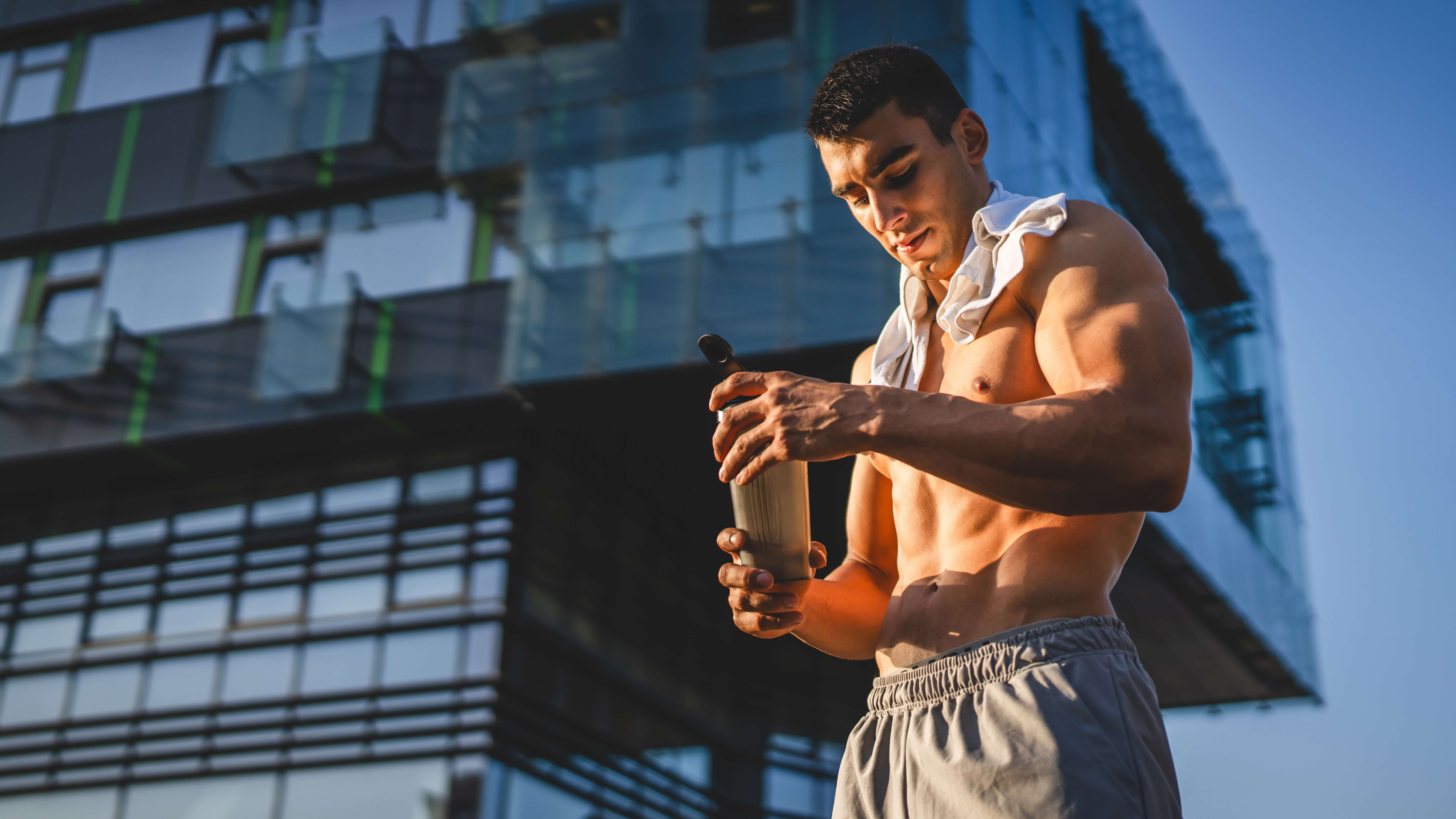 mężczyzna - elektrolity podczas treningu 