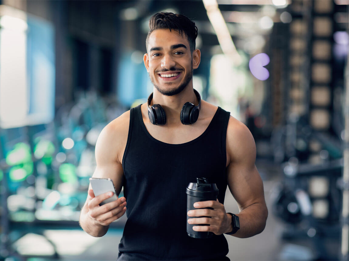 mężczyzna z szejkerem - beta alanina 