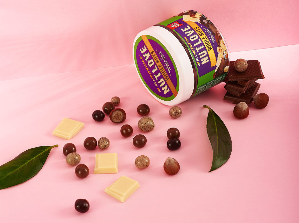 NUTLOVE WHOLE nuta Hazelnuts in dark, milk and white chocolate 