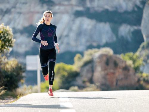 Kofeina w treningu biegacza: Czy stosować kofeinę przed bieganiem?