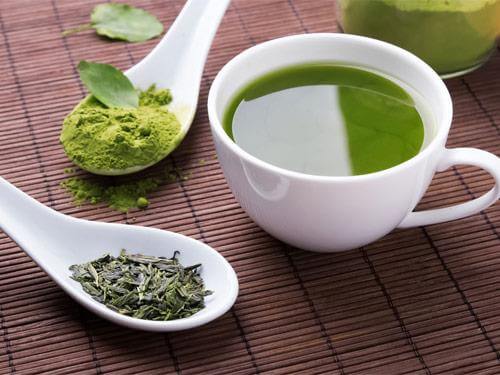 Zielona herbata pobudza czy uspokaja ? Właściwości zielonej herbaty